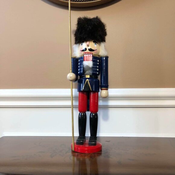 Enesco 15.5” toy soldier nutcracker - Picture 3 of 9